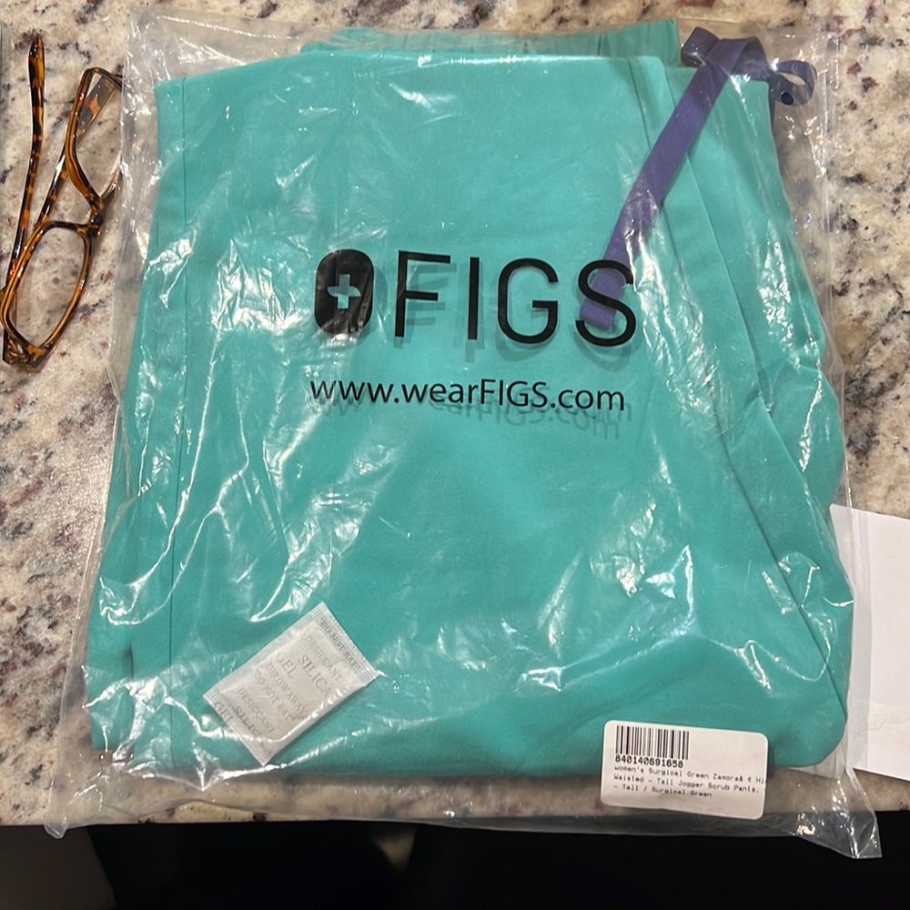 Figs Zamora high waisted in surgical green color Small Tall